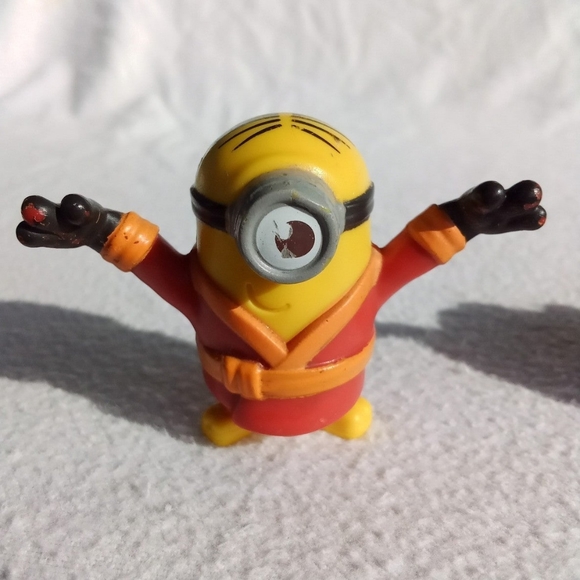 Rare Gold and Robe Minions Rise of Gru 2019 Collectable Toys - Picture 3 of 4